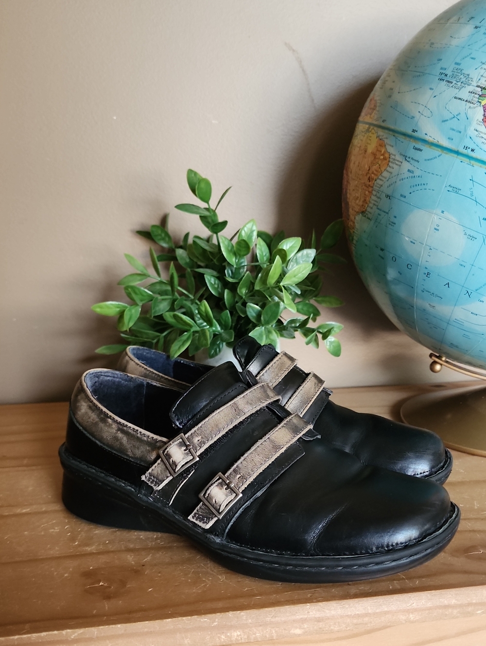 Naot Celesta Size 38 Lwarher Slip On